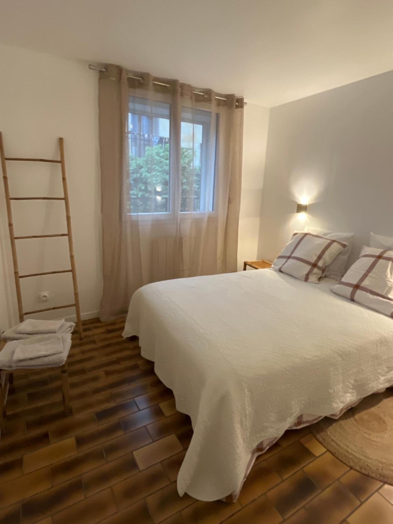 Agreable Maison De Village Avec Terrasse Vinca Экстерьер фото